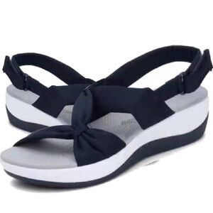 Clarks Arla Belle Women's Strappy Sandal in navy blue size 9